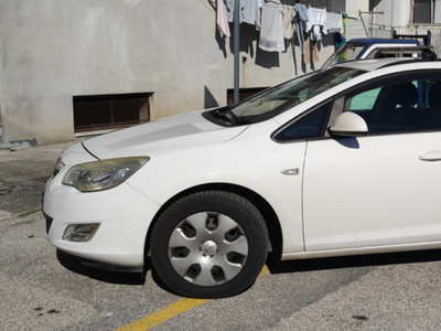 Usato 2011 Opel Astra Diesel (6.000 €)