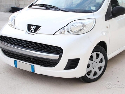 Usato 2012 Peugeot 107 1.0 Benzin 68 CV (4.500 €)