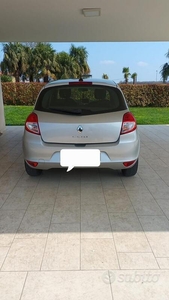 Usato 2012 Renault Clio 1.1 Benzin 48 CV (5.500 €)