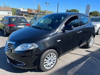 Usato 2013 Lancia Ypsilon 1.2 Benzin 69 CV (8.300 €)