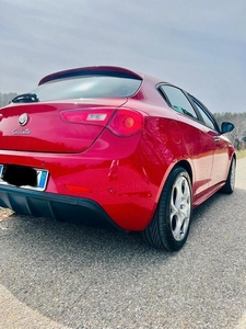 Usato 2015 Alfa Romeo Giulietta 1.6 Diesel 105 CV (14.800 €)