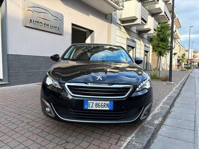 Usato 2015 Peugeot 308 1.6 Diesel 120 CV (7.899 €)