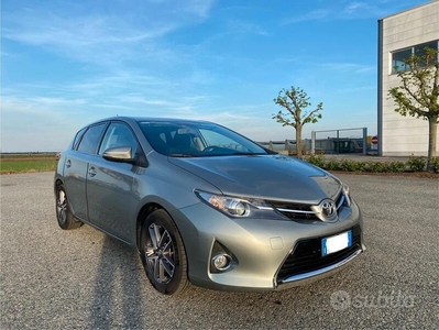 Usato 2015 Toyota Auris 1.3 Benzin 99 CV (11.000 €)