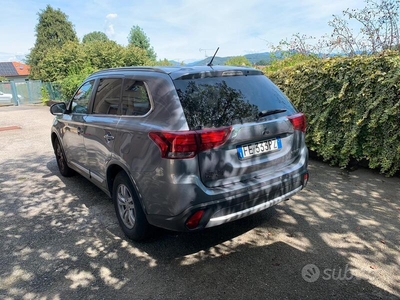 Usato 2016 Mitsubishi Outlander 2.3 Benzin 150 CV (14.000 €)