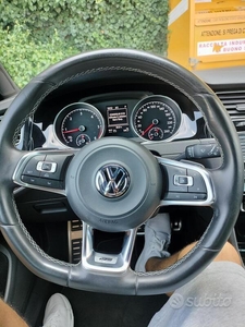 Usato 2016 VW Golf 1.6 Diesel 110 CV (13.700 €)