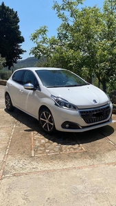 Usato 2017 Peugeot 208 1.2 Benzin 110 CV (9.000 €)