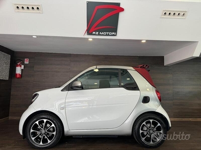 Usato 2017 Smart ForTwo Cabrio 1.0 Benzin 71 CV (18.680 €)