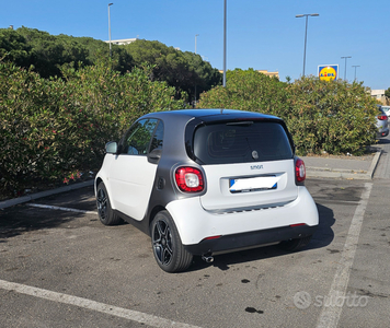 Usato 2018 Smart ForTwo Coupé 1.0 Benzin 71 CV (15.900 €)