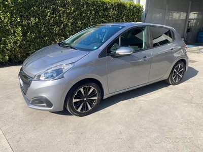 Usato 2019 Peugeot 208 1.2 Benzin 82 CV (9.500 €)