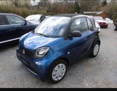 Usato 2019 Smart ForTwo Cabrio 1.0 Benzin 71 CV (10.500 €)