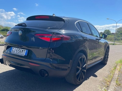 Usato 2022 Alfa Romeo Stelvio 2.0 Benzin 280 CV (30.800 €)