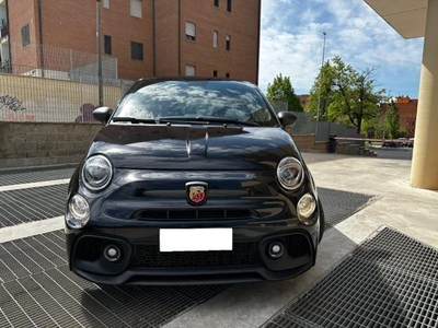 Usato 2023 Abarth 500 1.4 Benzin 165 CV (26.990 €)