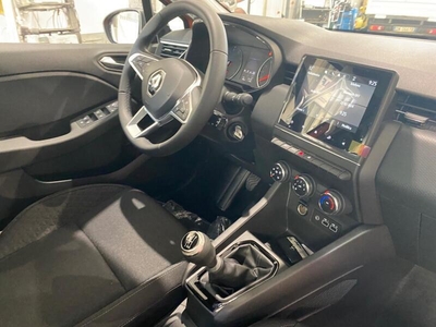 Usato 2023 Renault Clio V 1.0 Benzin 91 CV (15.500 €)