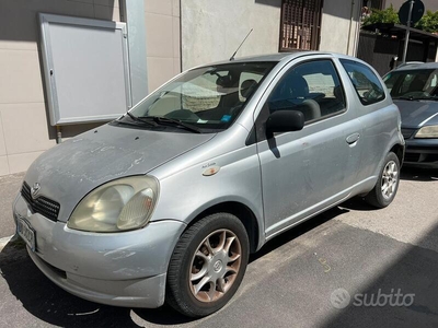 Venduto Toyota Yaris 1.0i 16V cat 3 p. - auto usate in vendita