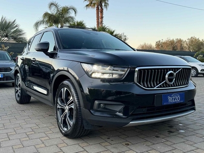 VOLVO XC40 (2017-->)