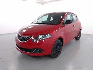 Lancia Ypsilon 1.0 firefly hybrid Silver s e s 70cv da Azzurra .