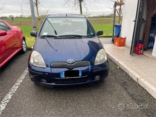 Usato 2001 Toyota Yaris 1.0 Benzin 68 CV (1.990 €)