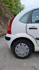 Usato 2002 Citroën C3 Benzin (1.900 €)