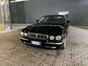 Usato 2003 Jaguar XJ8 4.2 Benzin 300 CV (12.000 €)