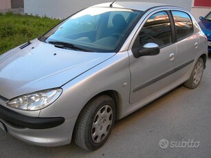 Usato 2005 Peugeot 206 1.1 Benzin 60 CV (2.450 €)