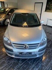 Usato 2006 VW Golf Plus 1.6 Benzin 102 CV (3.900 €)