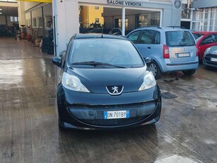 Usato 2008 Peugeot 107 1.0 Benzin 68 CV (2.800 €)