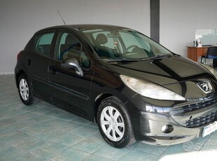 Usato 2009 Peugeot 207 1.4 Benzin 73 CV (3.400 €)