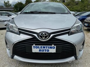Usato 2015 Toyota Yaris 1.0 Benzin 70 CV (10.800 €)