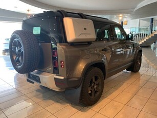 Usato 2023 Land Rover Defender 2.0 Diesel 200 CV (68.000 €)