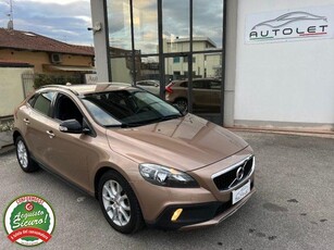 VOLVO V40 Cross Country D2 Momentum Diesel