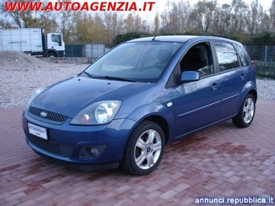 Ford Fiesta 1.2 16V 5p. POCHI KM Rimini