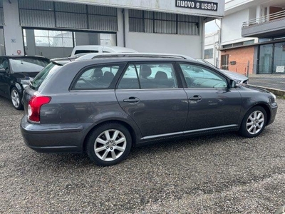 TOYOTA AVENSIS 2.0 D-4D 16V Station Wagon