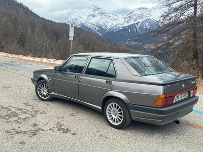 Usato 1988 Alfa Romeo 75 2.0 Benzin 148 CV (9.500 €)
