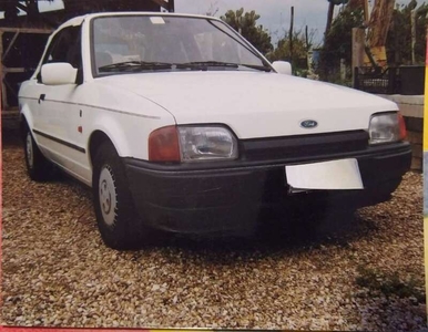 Usato 1989 Ford Escort Cabriolet Benzin 60 CV (2.500 €)