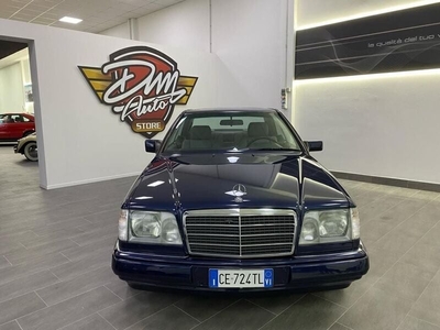 Usato 1995 Mercedes E200 2.0 Benzin 136 CV (11.499 €)