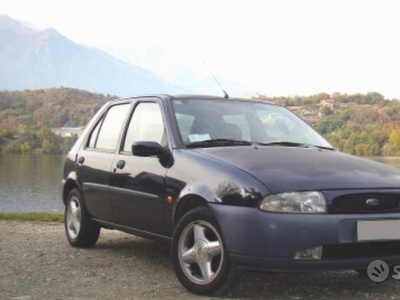 Usato 1997 Ford Focus Benzin (1.400 €)