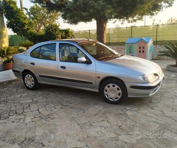 Usato 1998 Renault Mégane Benzin (2.650 €)