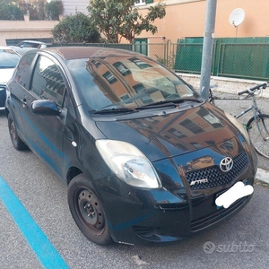 Usato 2006 Toyota Yaris 1.3 Benzin 87 CV (2.700 €)