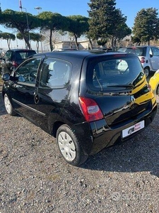 Usato 2007 Renault Twingo 1.2 Benzin 70 CV (3.500 €)