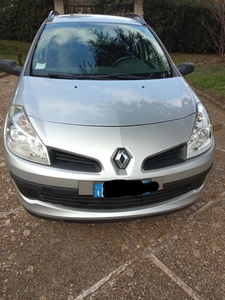 Usato 2008 Renault Clio 1.2 Benzin 75 CV (3.200 €)