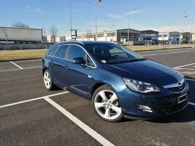 Usato 2011 Opel Astra 1.6 Benzin 180 CV (13.000 €)