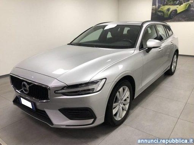 Volvo V60 2.0 B4 Momentum Business Pro auto