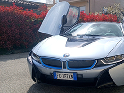 Bmw i8 ibrida iva esposta