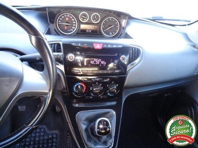 LANCIA YPSILON 1.2..5 PORTE.......NEOPATENTATI...