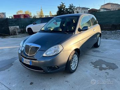 Lancia Ypsilon 1.3 MJT 75 CV Argento neopatentati