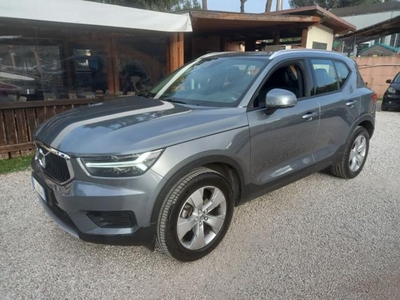 VOLVO XC40 (2017-->)