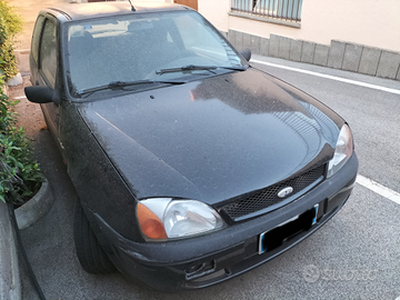 Ford Fiesta 1.2i benzina 2001 nera