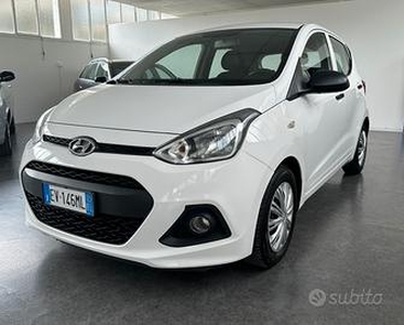 Hyundai i10 unico proprietario ok neopatentati