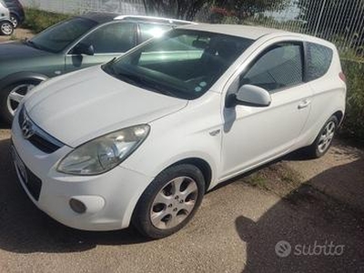 HYUNDAI i20 1.4 CRDi 3p. Comfort