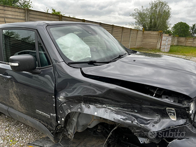 Jeep Renegade incidentata